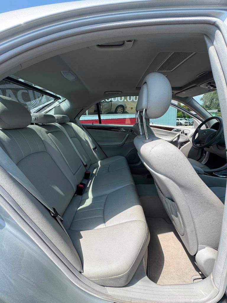 Used 2005 Mercedes-Benz C 320 Sedan image 28