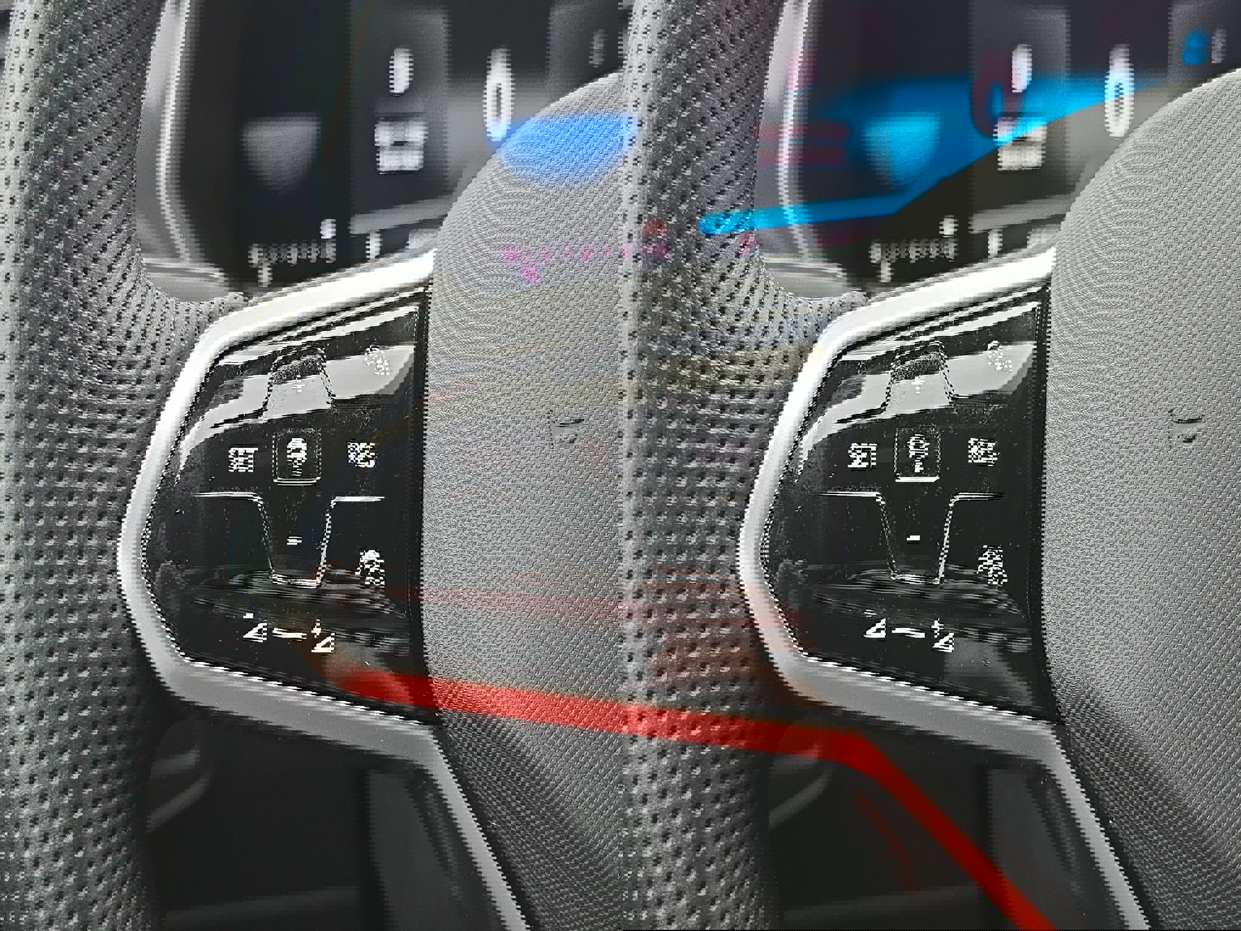 Certified 2022 Volkswagen Tiguan SE R-Line image 17