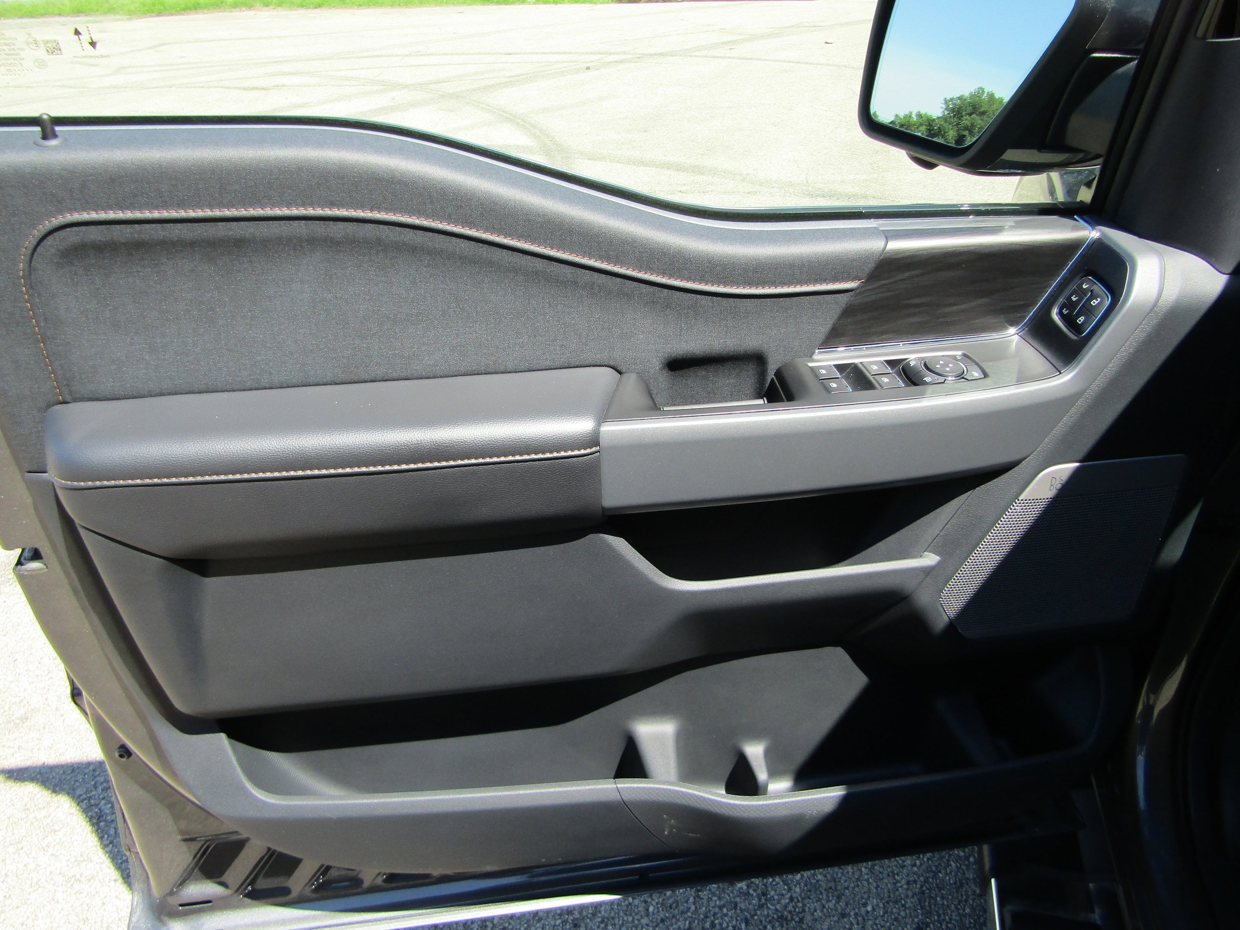 Used 2025 Ford F150 Lariat w/ Equipment Group 501A Mid AWD/4WD image 11