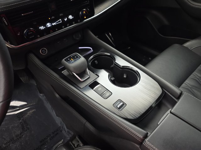 Used 2021 Nissan Rogue Platinum FWD image 25