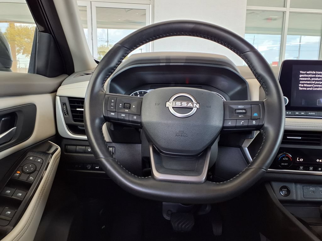 Used 2025 Nissan Rogue SV FWD image 17