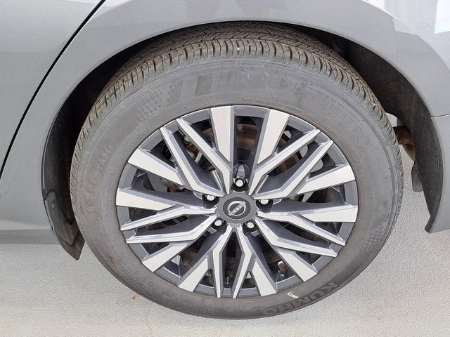 Used 2025 Nissan Altima 2.5 SV FWD image 33