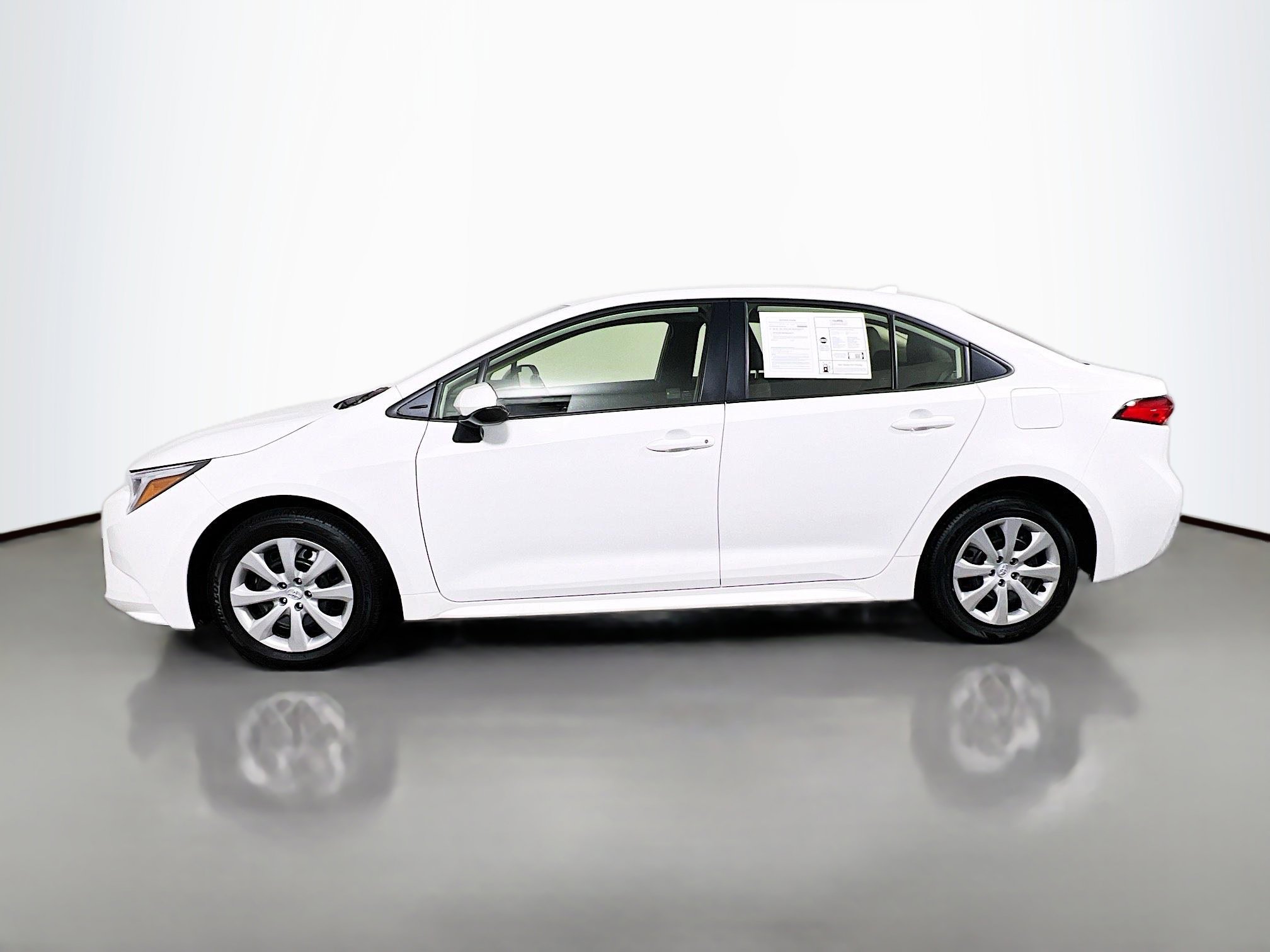 Used 2025 Toyota Corolla LE image 9