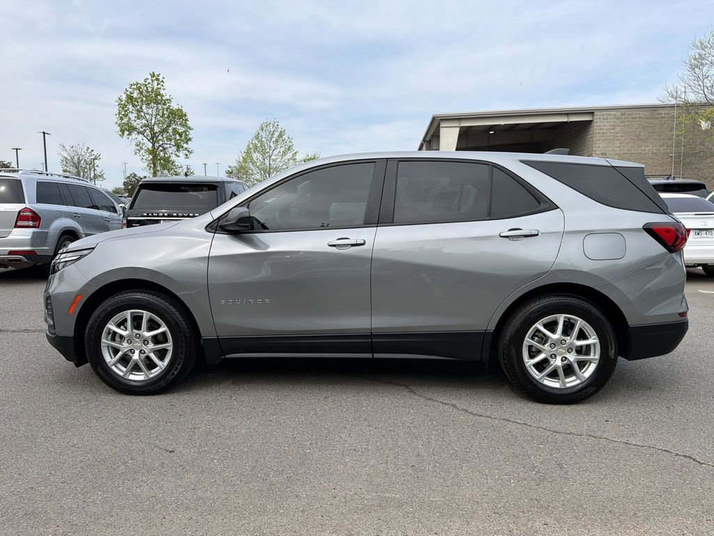 Used 2023 Chevrolet Equinox LS image 2
