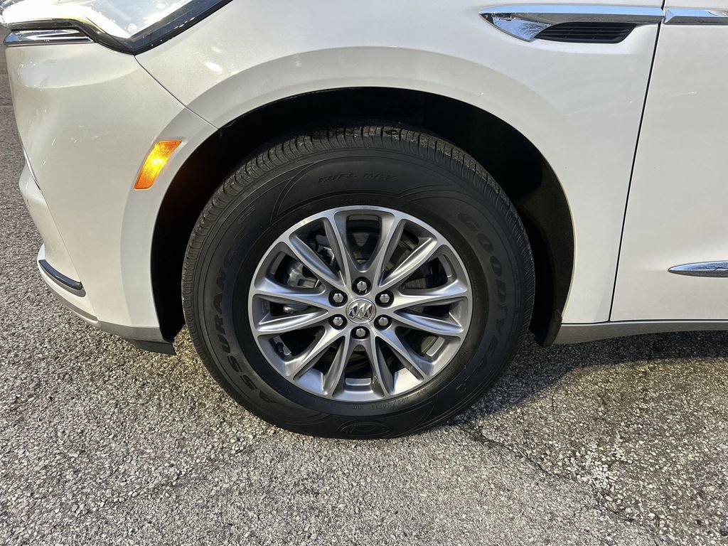 Used 2023 Buick Enclave Essence image 10