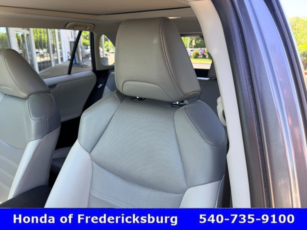 Used 2023 Toyota RAV4 Limited AWD/4WD image 33