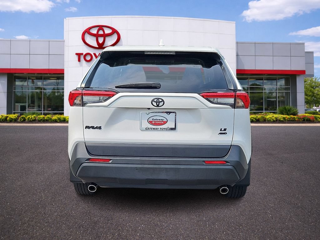 Used 2024 Toyota RAV4 LE AWD/4WD image 5