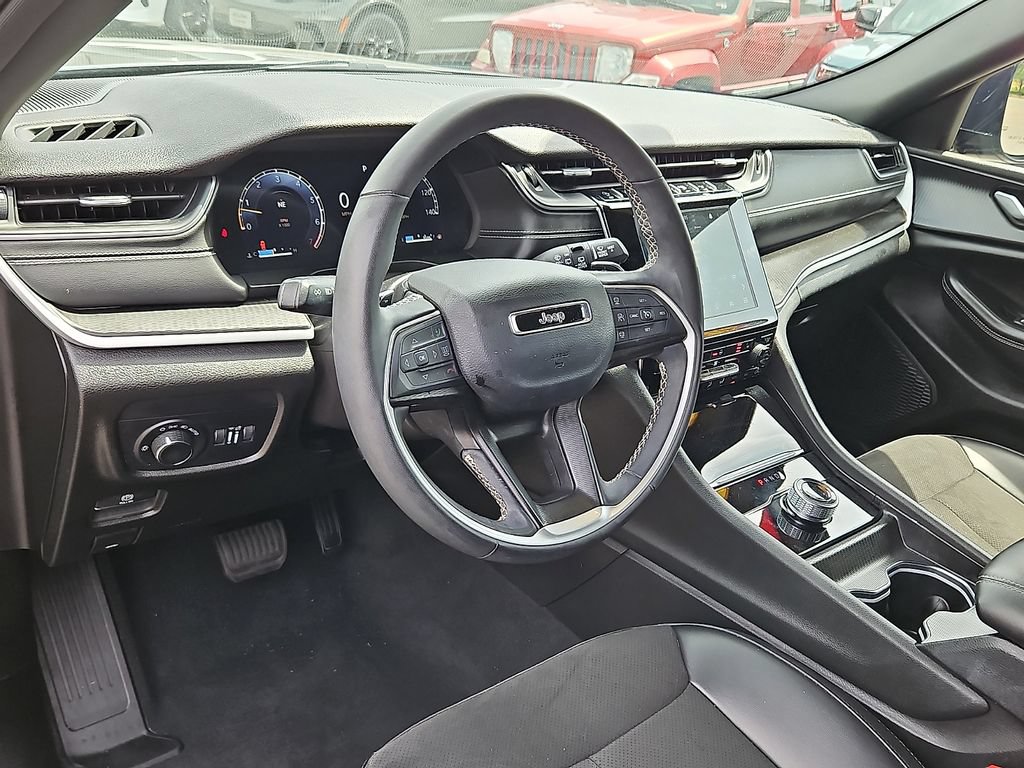 Certified 2024 Jeep Grand Cherokee L Altitude AWD/4WD image 25