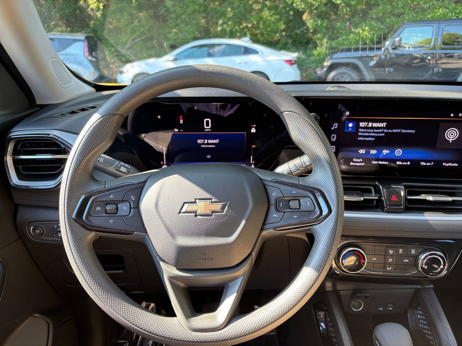 Used 2025 Chevrolet TrailBlazer LT FWD image 28