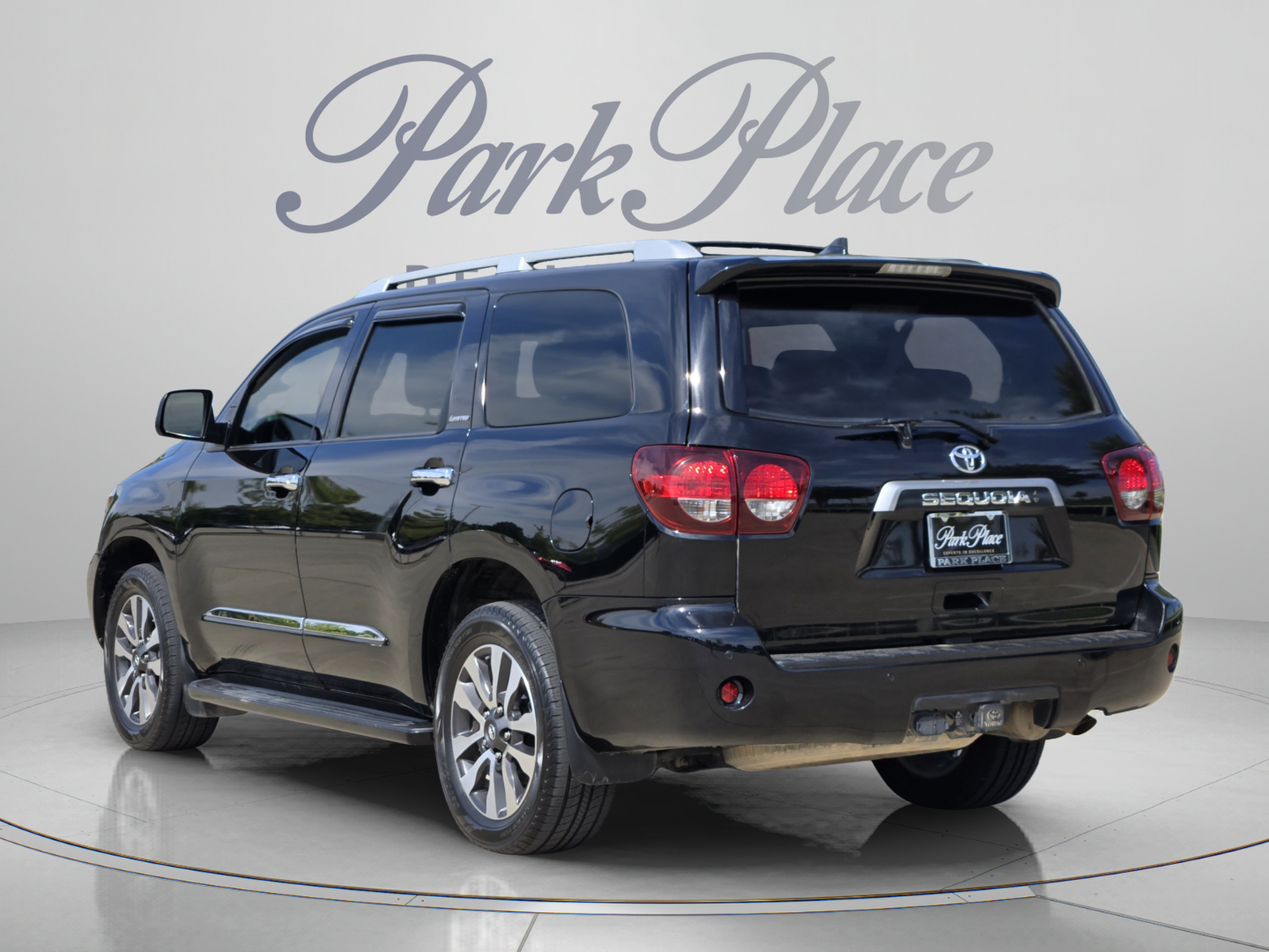 Used 2020 Toyota Sequoia Limited w/ Safety & Convenience Package AWD/4WD image 3