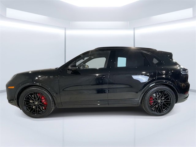 New 2026 Porsche Cayenne Turbo image 2