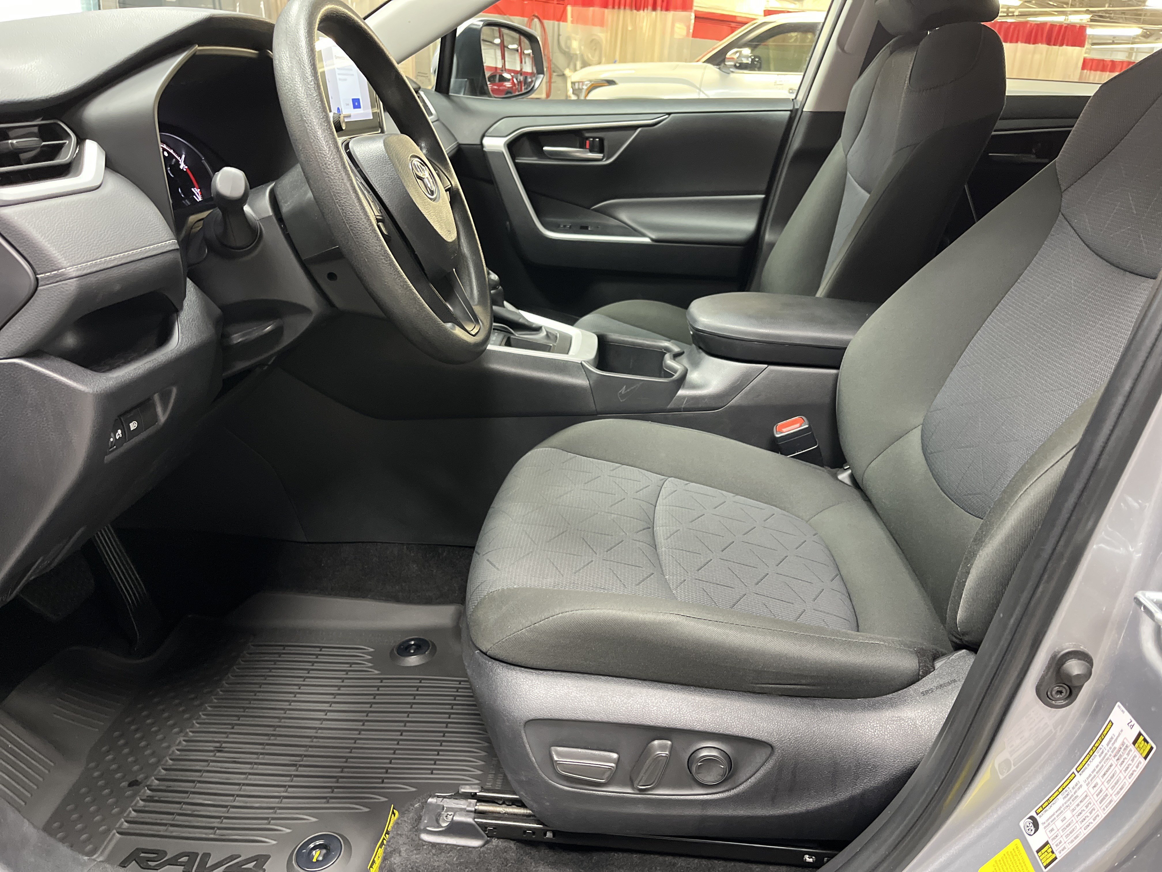 Used 2025 Toyota RAV4 XLE FWD image 16