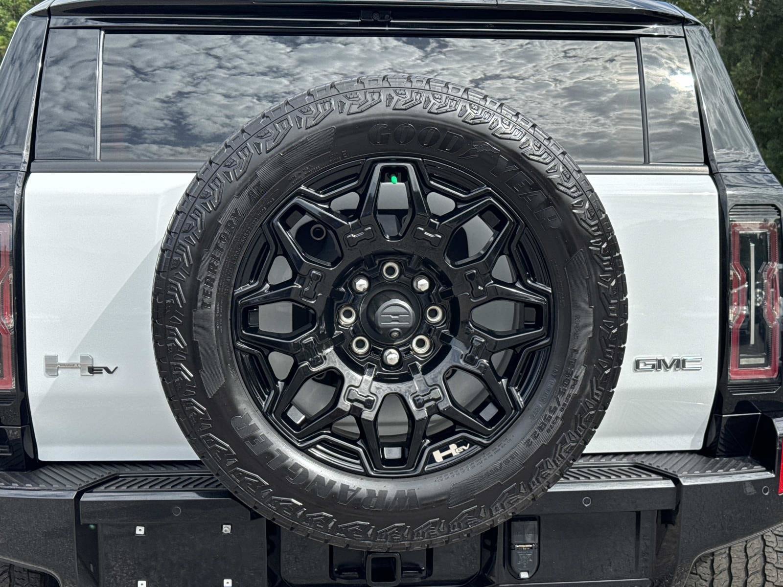 Used 2025 GMC Hummer EV 2X AWD/4WD image 10