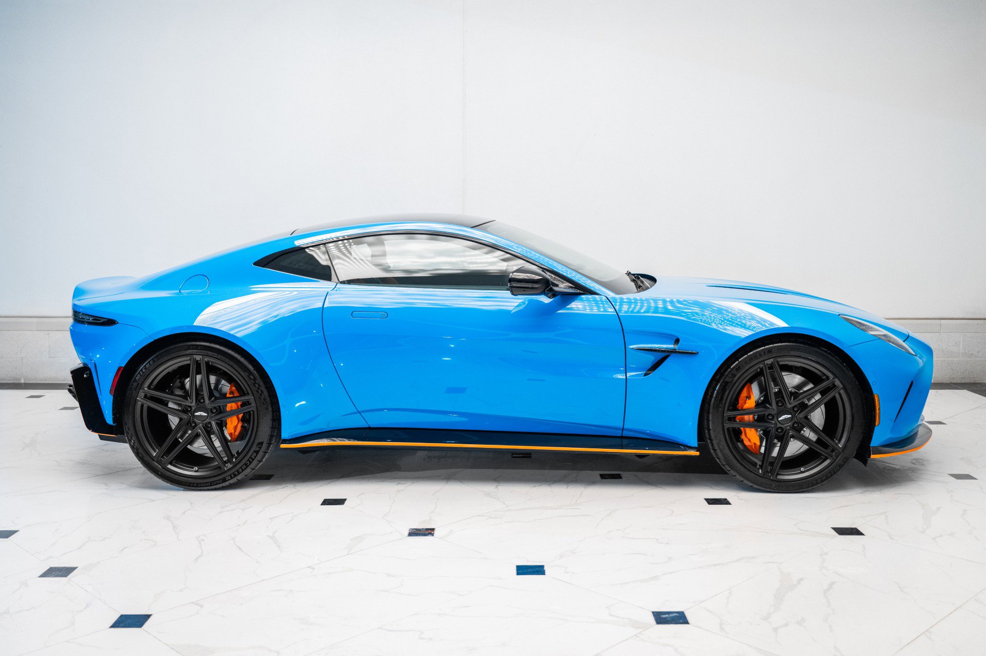 Used 2025 Aston Martin V8 Vantage Coupe image 39