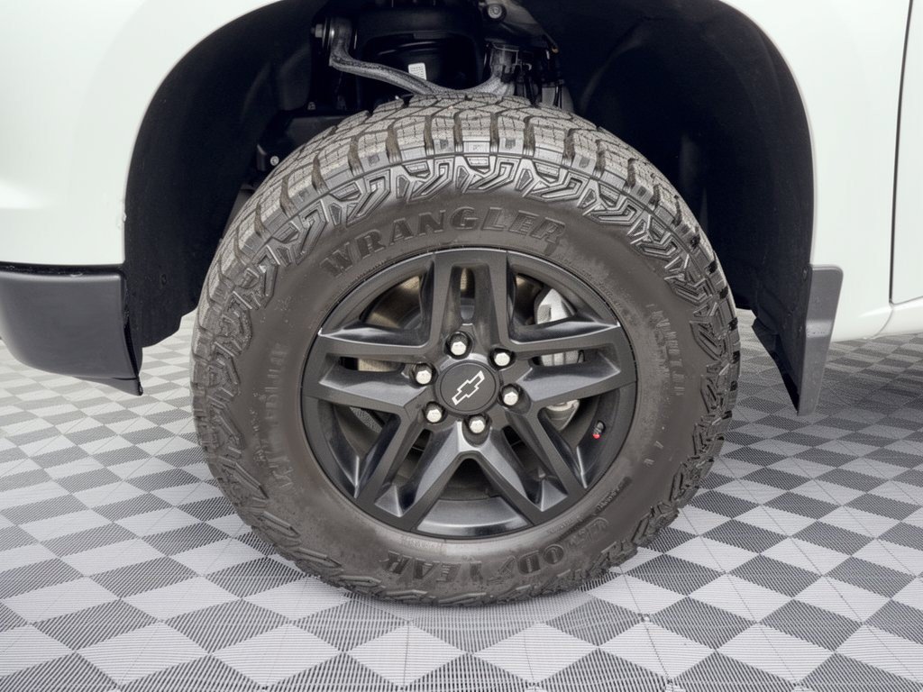 Used 2024 Chevrolet Silverado 1500 Custom Trail Boss AWD/4WD image 13