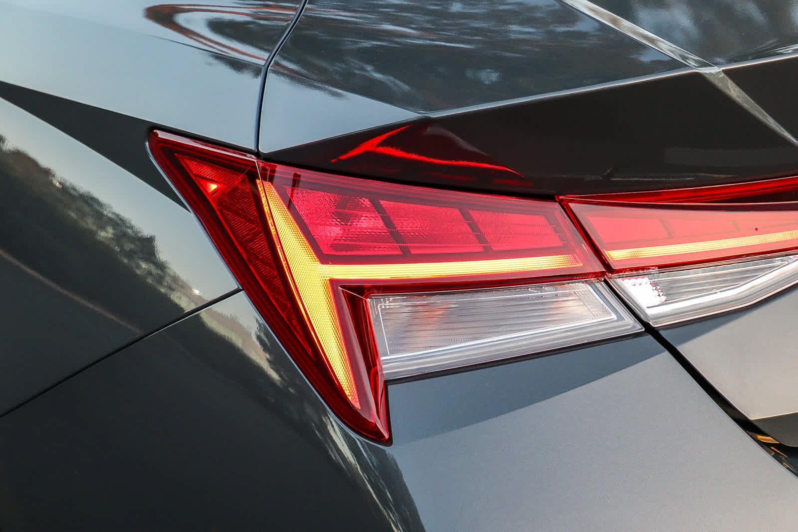 Used 2025 Hyundai Elantra Limited FWD image 9