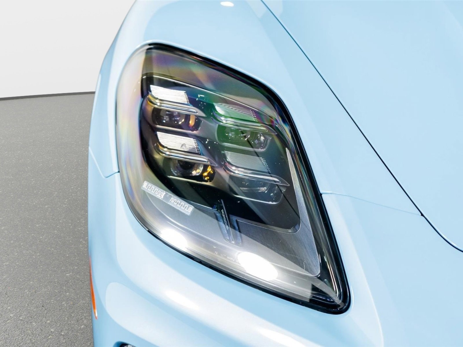 Used 2025 Porsche Panamera 4 w/ Premium Package image 22