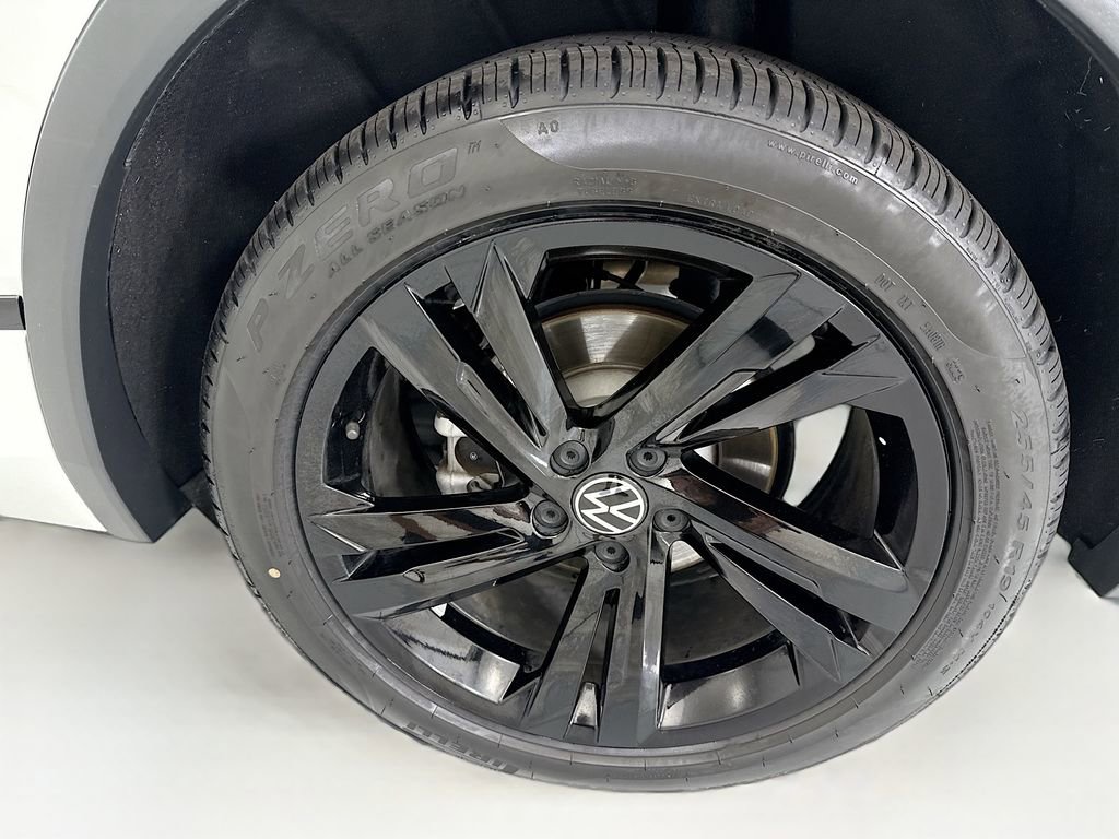 Used 2023 Volkswagen Tiguan SE R-Line FWD image 30