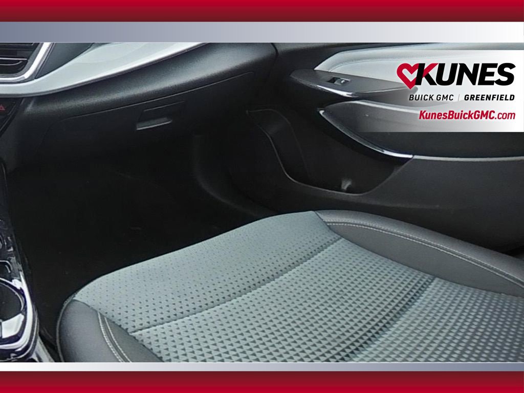 Used 2025 Chevrolet Trax LT w/ LT Convenience Package FWD image 27