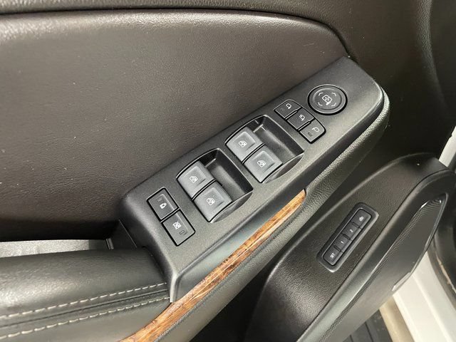 Used 2020 Chevrolet Suburban Premier w/ Premier Plus Edition AWD/4WD image 20