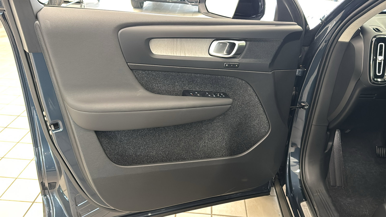 New 2026 Volvo XC40 B5 Core w/ Climate Package AWD/4WD image 21