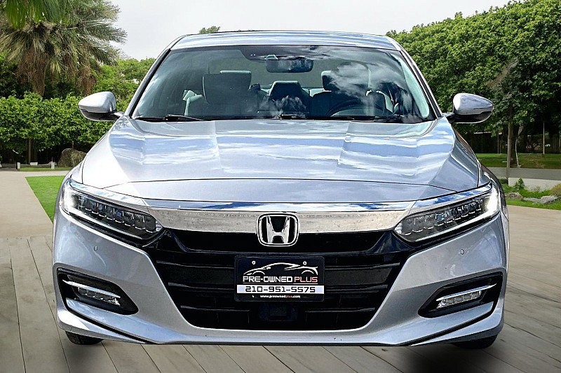 Used 2019 Honda Accord Touring image 2