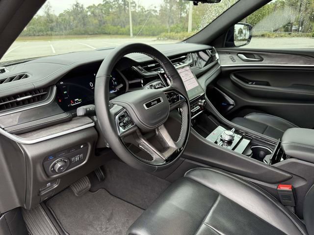 Used 2022 Jeep Grand Cherokee Overland w/ Advanced Protech Group III image 24