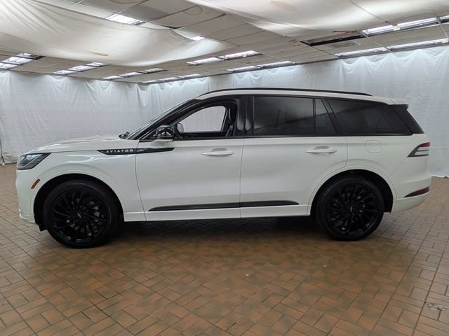 Certified 2026 Lincoln Aviator Reserve w/ Jet Appearance Package AWD/4WD image 4
