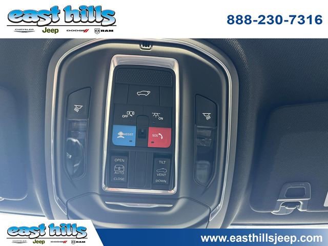 Used 2025 Jeep Grand Cherokee Altitude AWD/4WD image 34