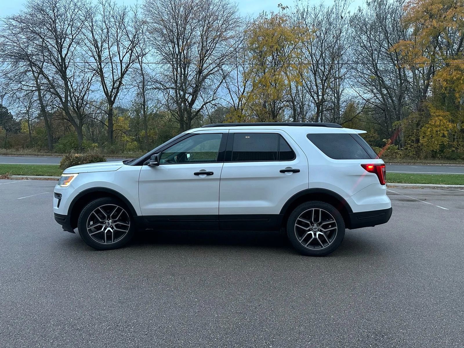 Used 2018 Ford Explorer Sport w/ Equipment Group 401A image 8