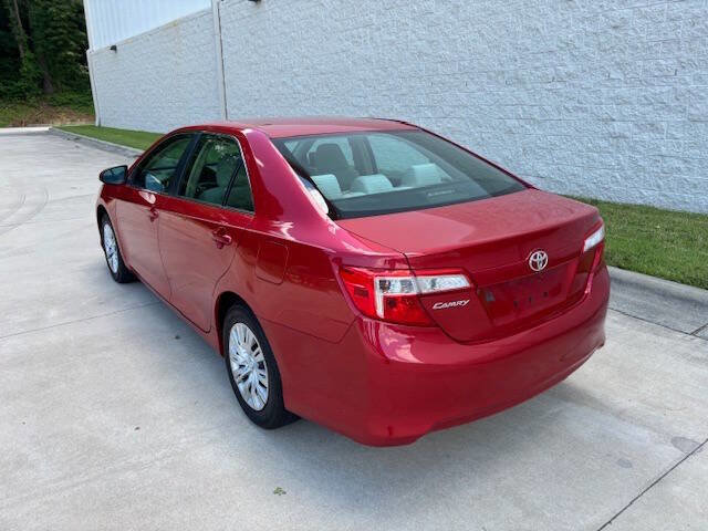 Used 2012 Toyota Camry L image 14