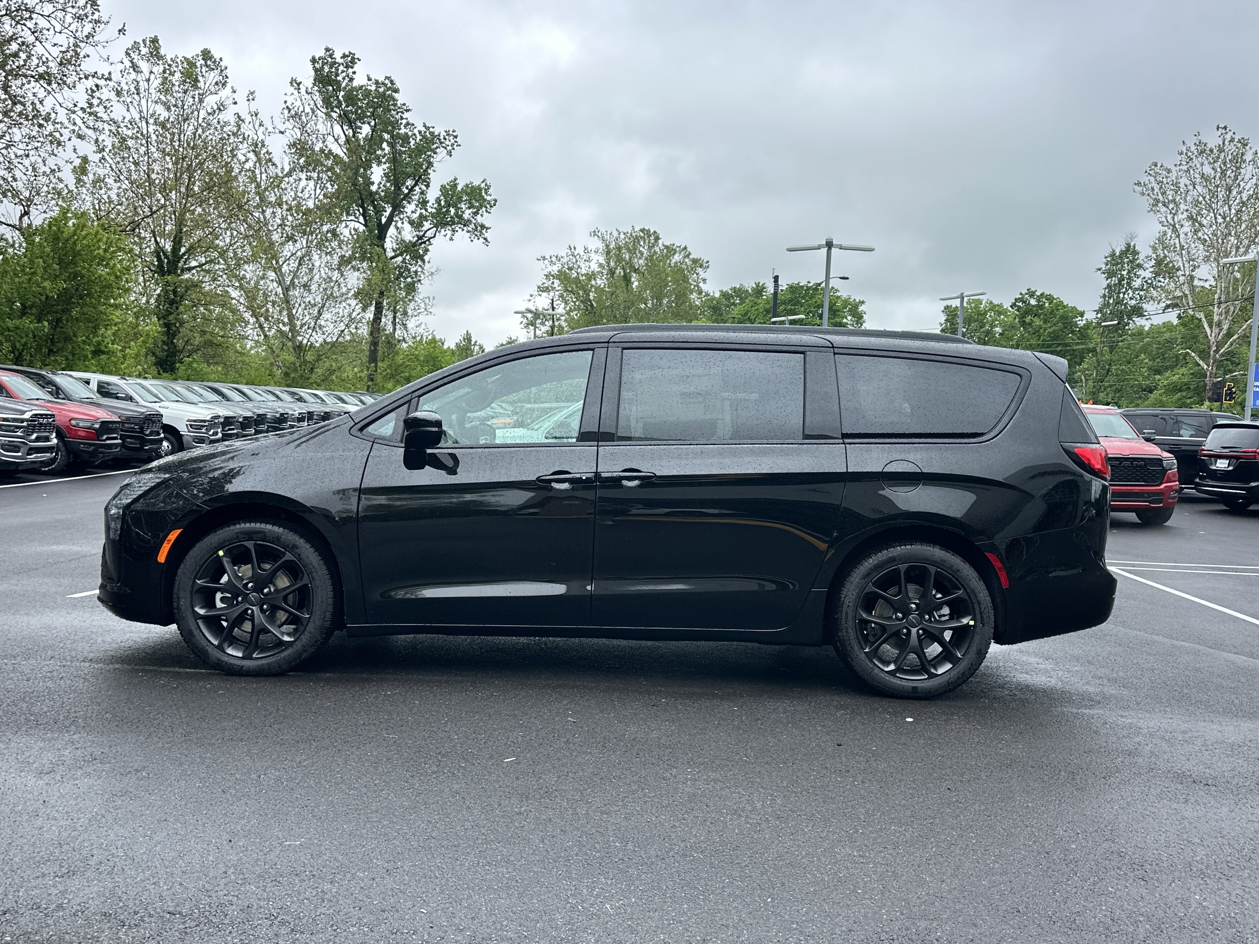 New 2027 Chrysler Pacifica Limited FWD image 24