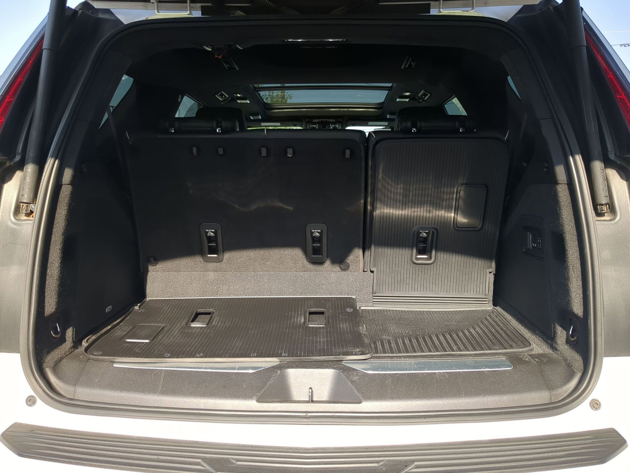 Used 2021 Cadillac Escalade Premium Luxury Platinum w/ LPO, Floor Liner Package image 24