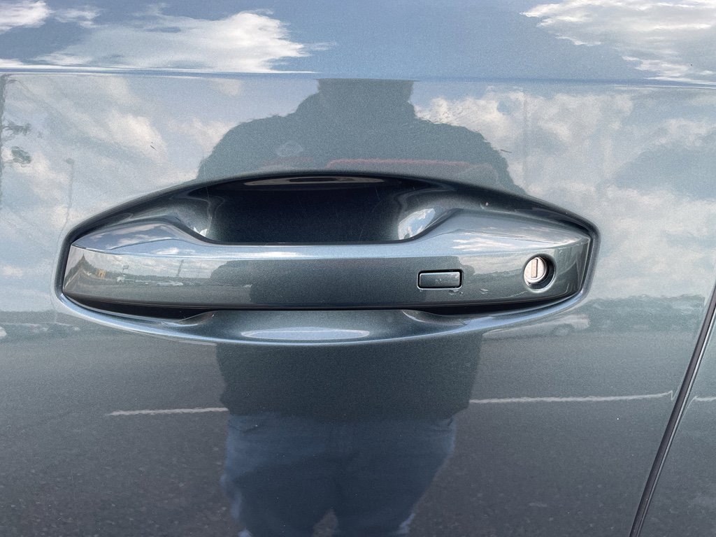 Certified 2025 Nissan Armada Platinum Reserve image 7