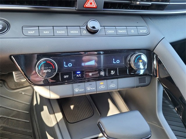 New 2025 Hyundai Elantra SEL image 17