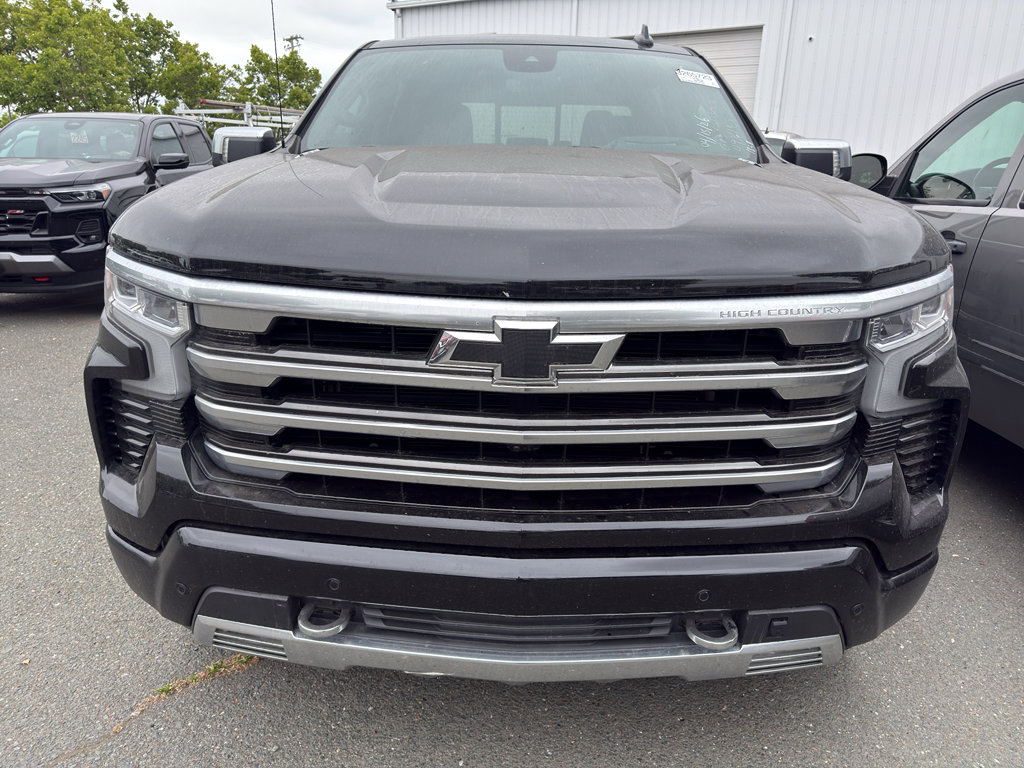 Used 2025 Chevrolet Silverado 1500 High Country w/ High Country Premium Package AWD/4WD image 2