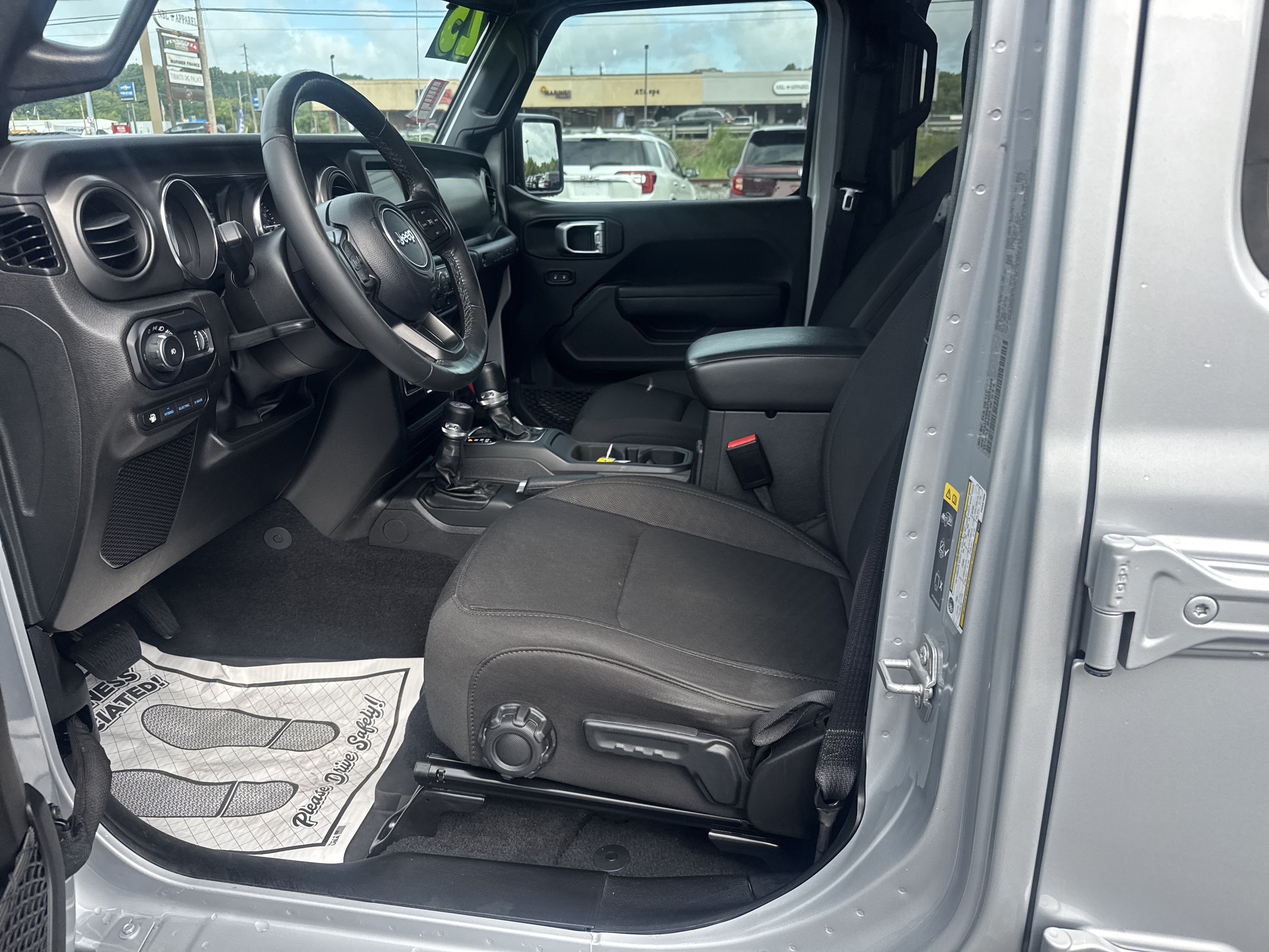 Used 2023 Jeep Wrangler Unlimited w/ Cold Weather Group AWD/4WD image 12