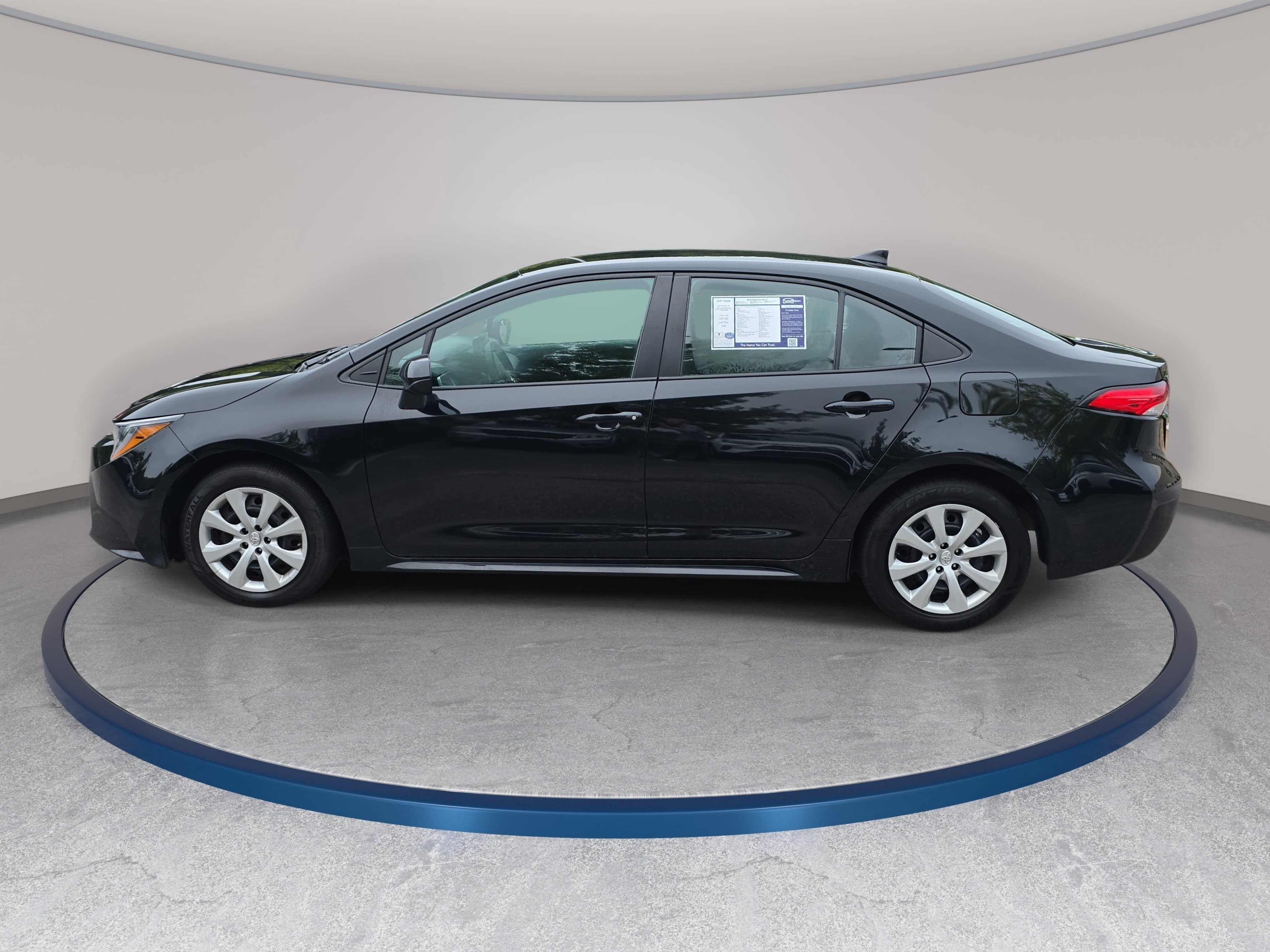 Used 2025 Toyota Corolla LE FWD image 8