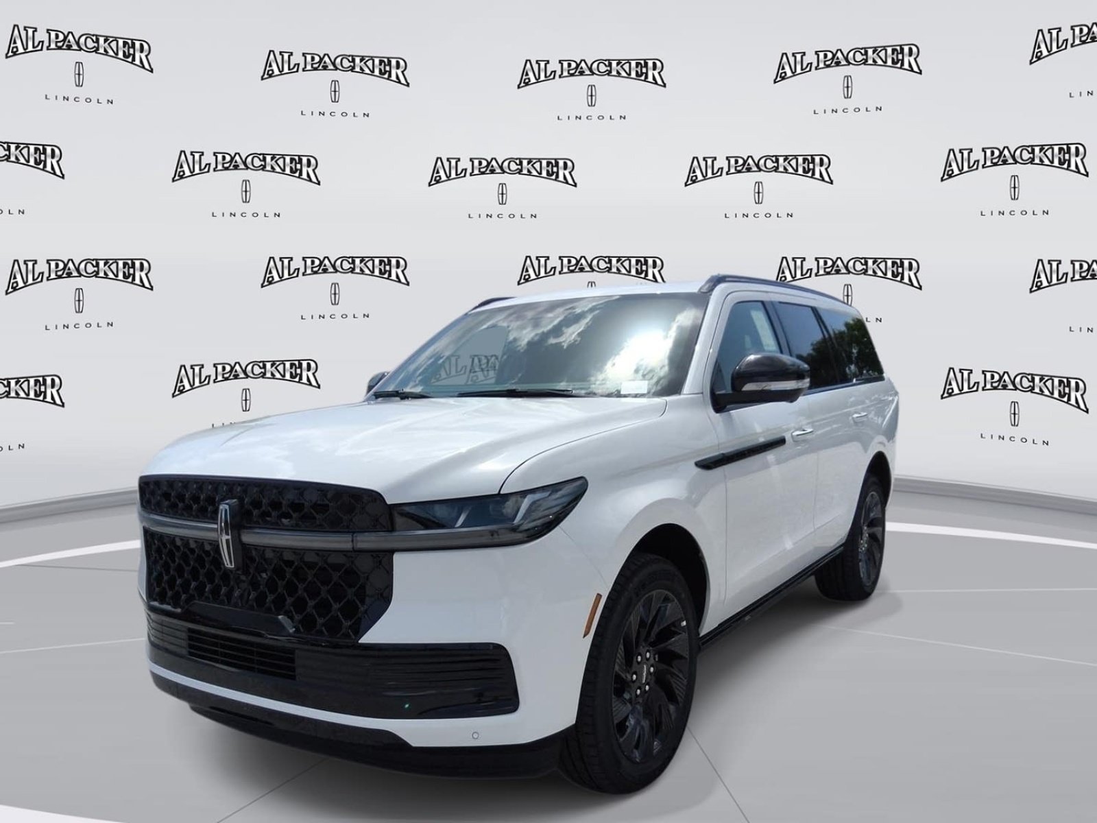New 2027 Lincoln Navigator Reserve w/ Jet Appearance Package RWD image 1