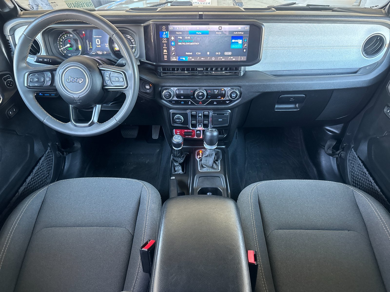 Used 2024 Jeep Wrangler Unlimited AWD/4WD image 15