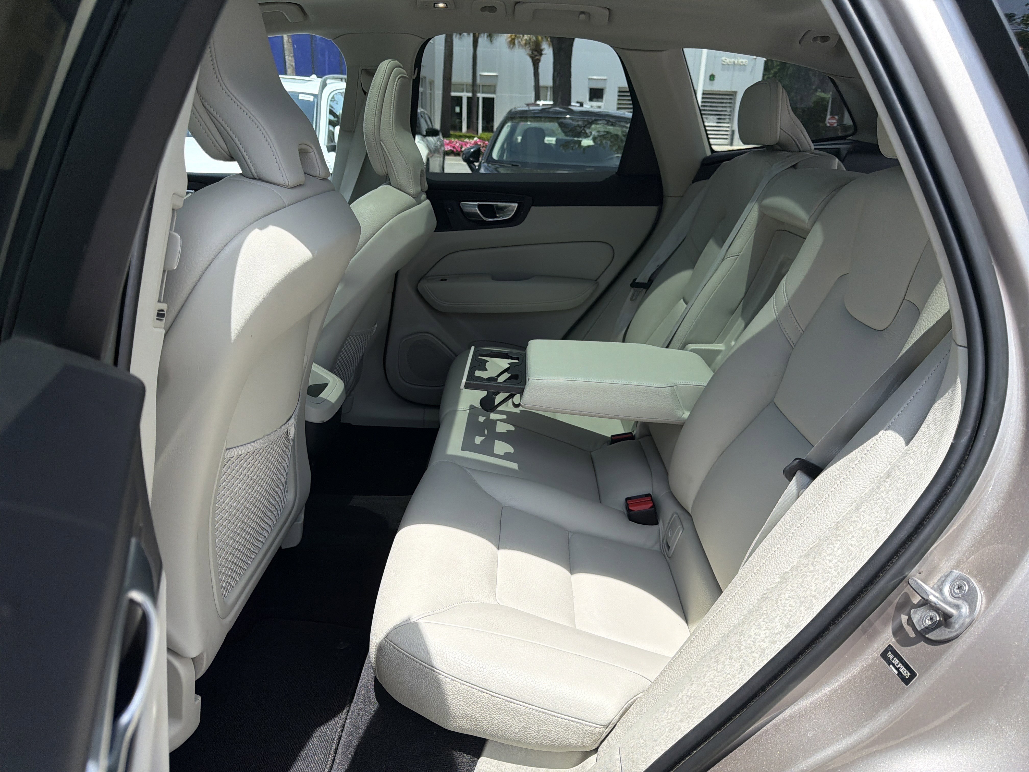 Certified 2023 Volvo XC60 B5 Plus AWD/4WD image 32