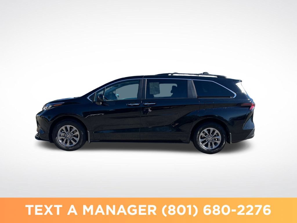 Used 2025 Toyota Sienna XLE w/ XLE Plus Package FWD image 2