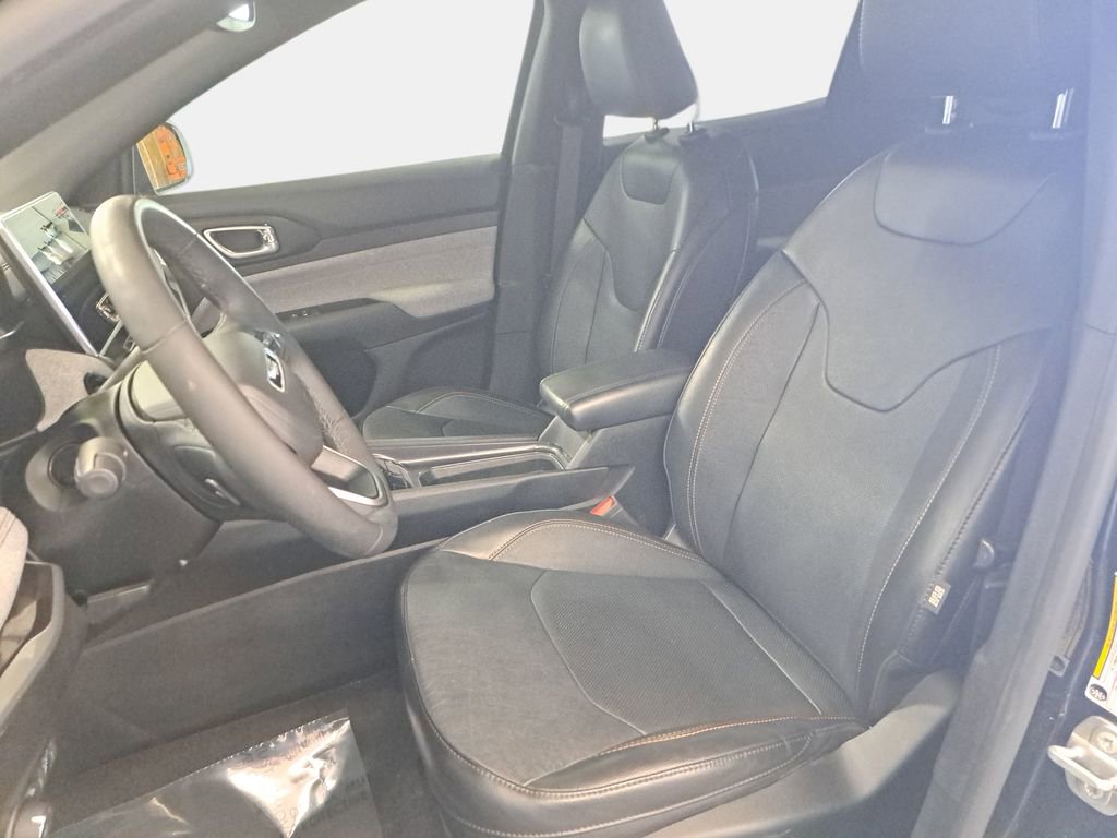 Certified 2023 Jeep Compass Latitude AWD/4WD image 16