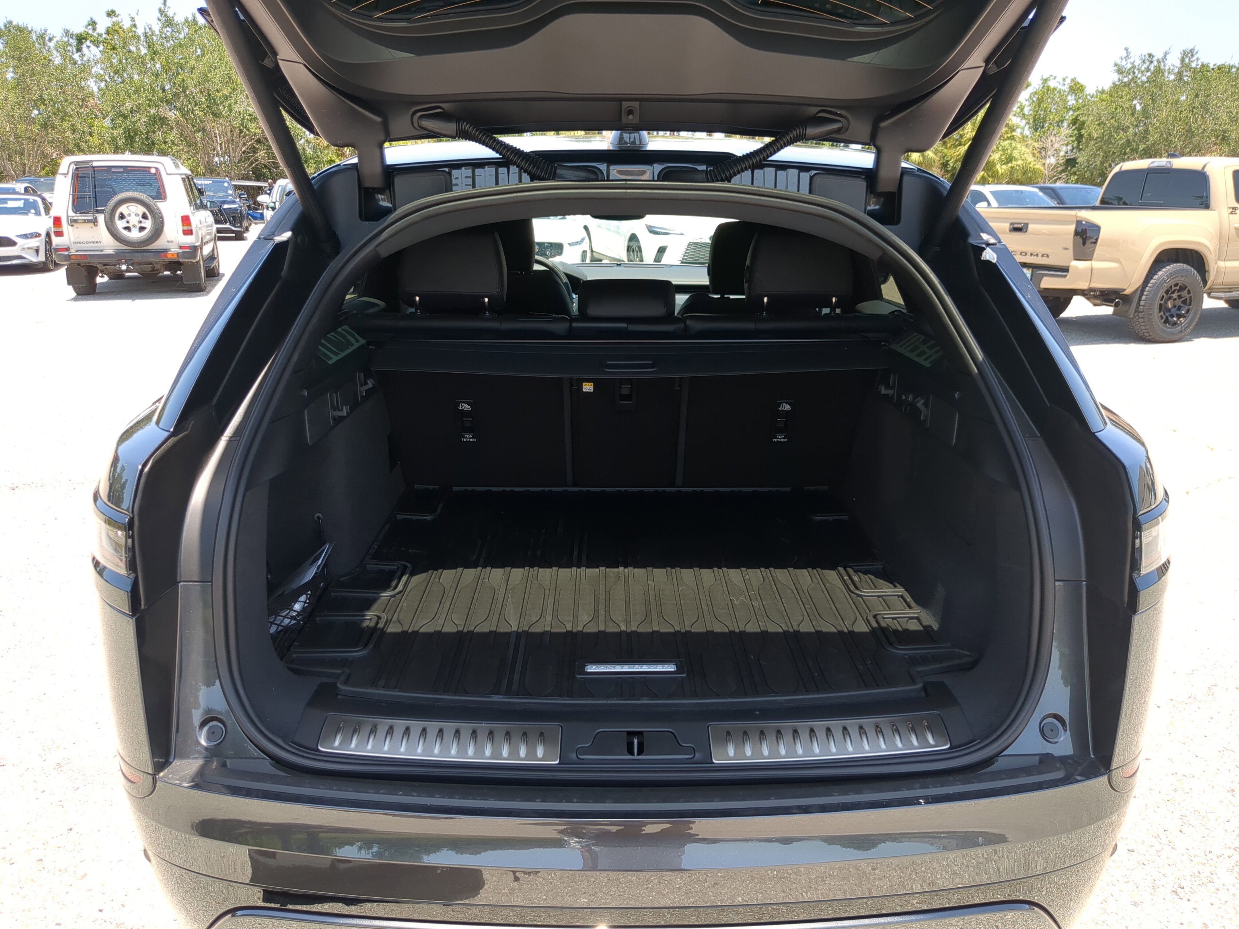 New 2026 Land Rover Range Rover Velar Dynamic SE image 10