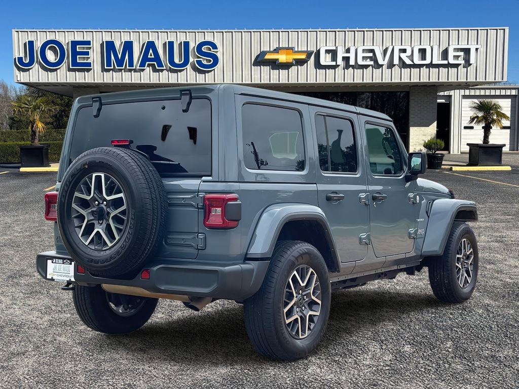 Used 2024 Jeep Wrangler Sahara image 5