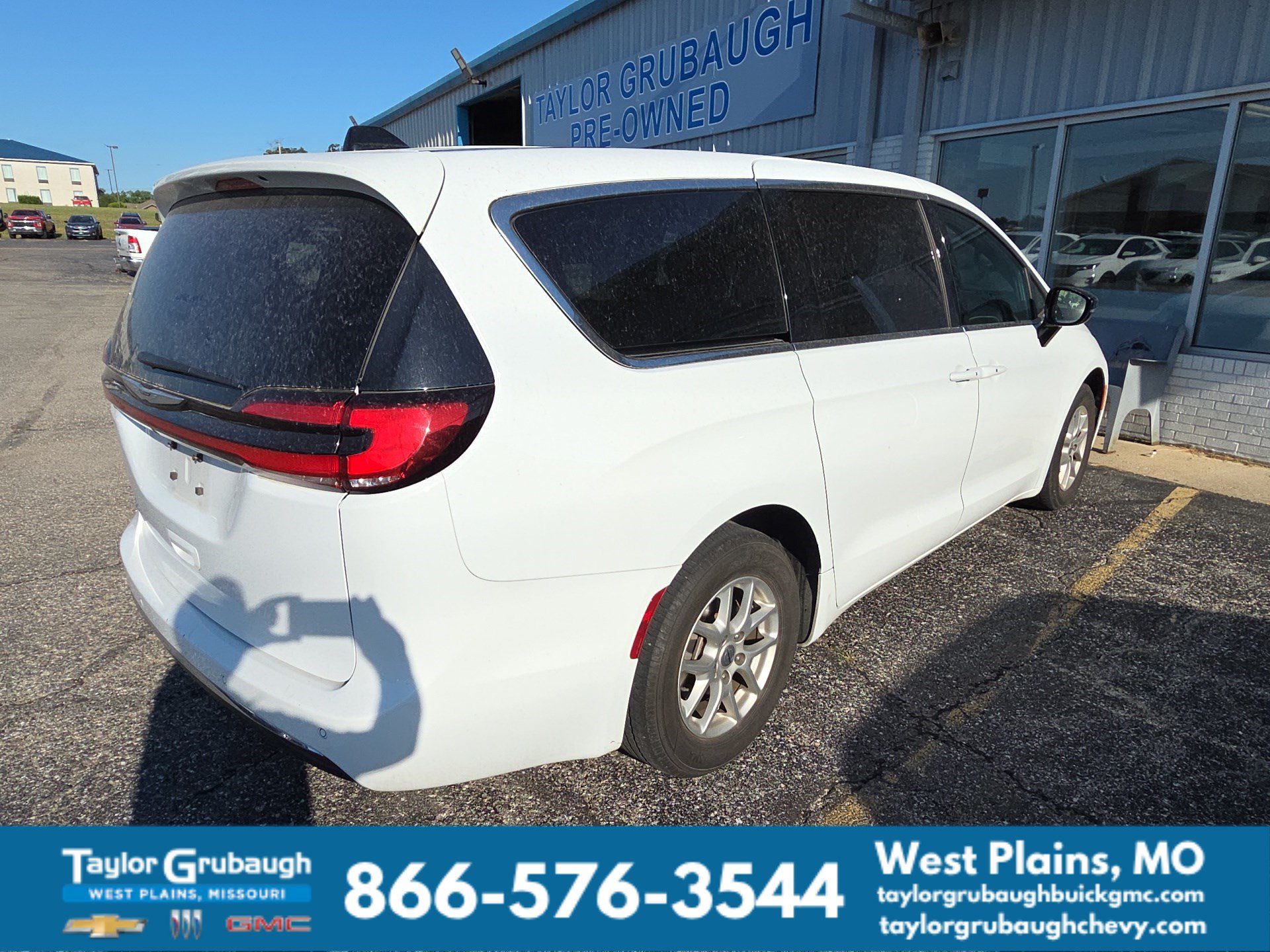 Used 2025 Chrysler Pacifica Select FWD image 6