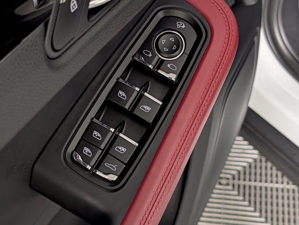 Certified 2023 Porsche Macan S AWD/4WD image 26