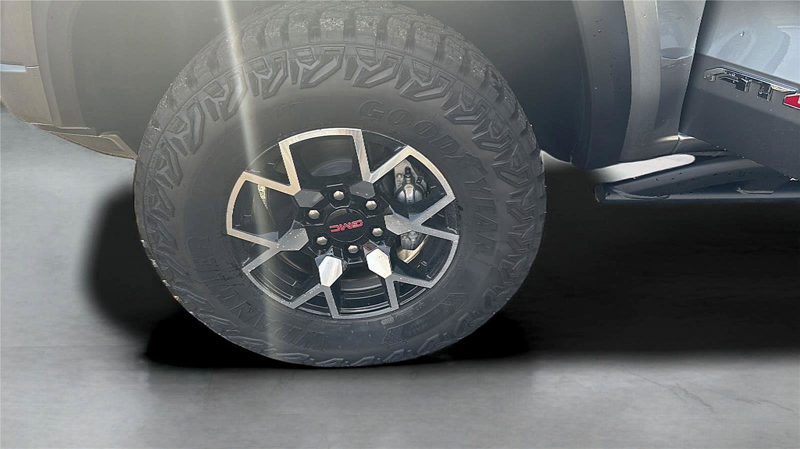 New 2025 GMC Canyon AT4 w/ AT4X Package image 29