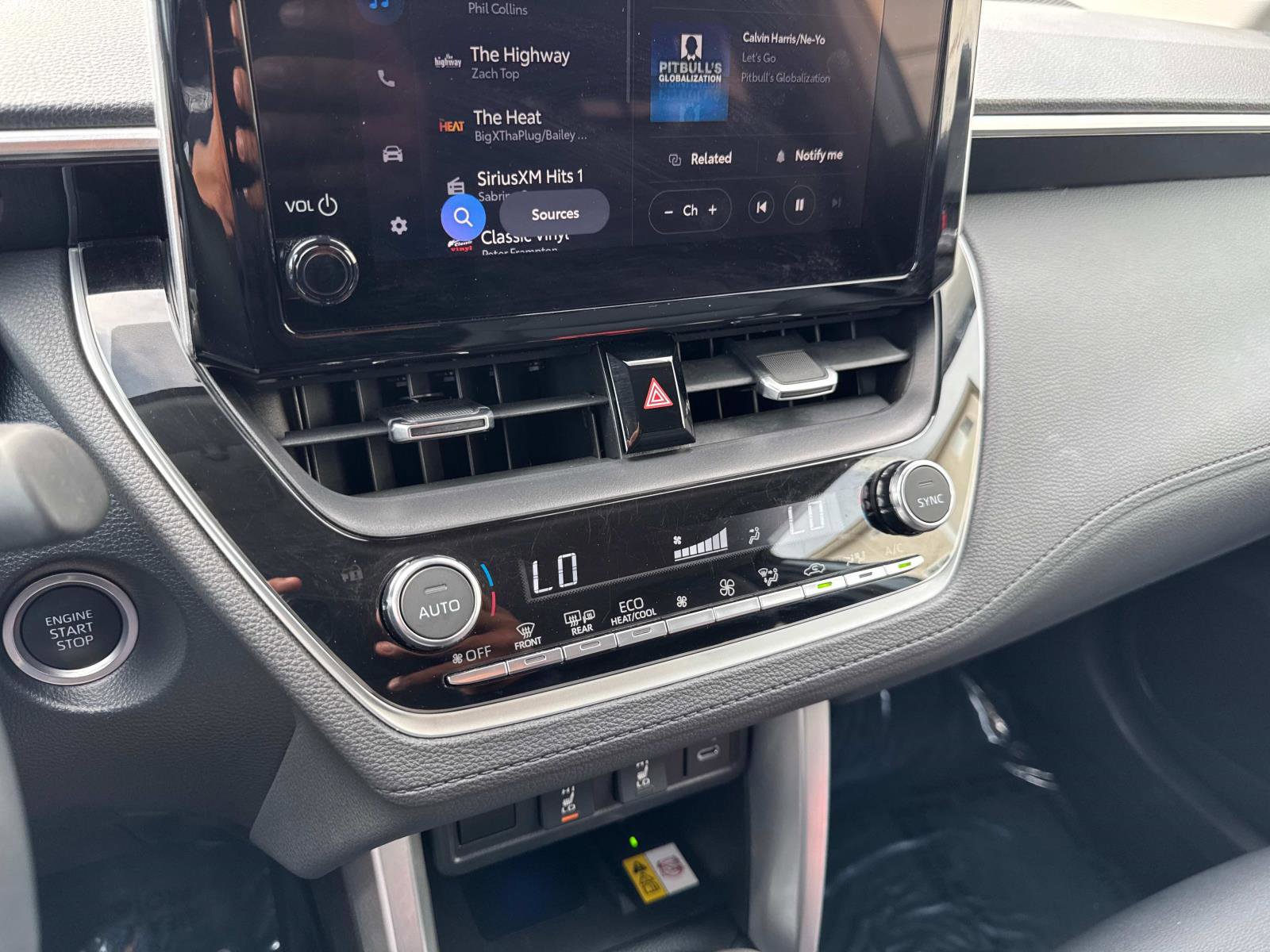 Used 2023 Toyota Corolla Cross XLE image 23