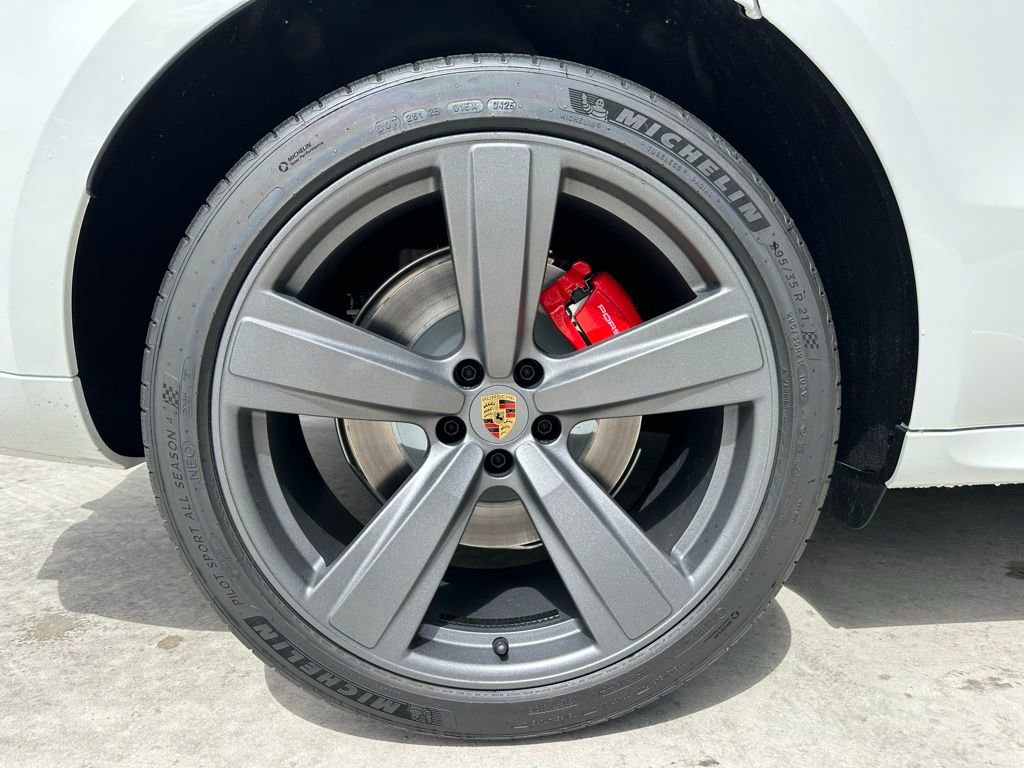 Used 2025 Porsche Macan GTS image 39